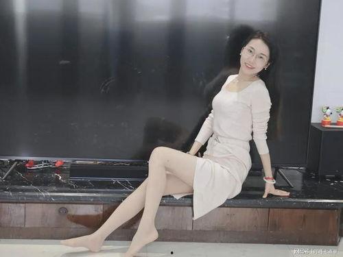 小孩穿肉色丝袜视频,揭秘小孩穿肉色丝袜的萌态瞬间