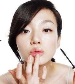 手指碰到嘴唇的明星,那些与嘴唇邂逅的明星瞬间