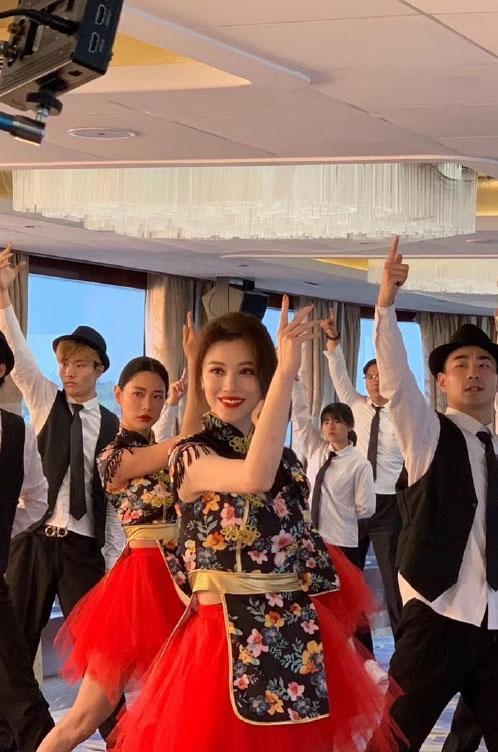 老婆丝袜跳舞,老婆的迷人舞姿