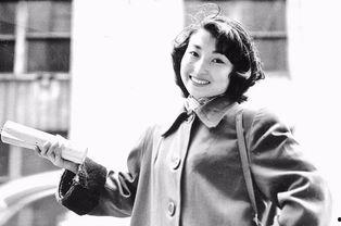 日本黑柳彻子的简介,日本著名作家、主持人，温暖心灵的故事讲述者