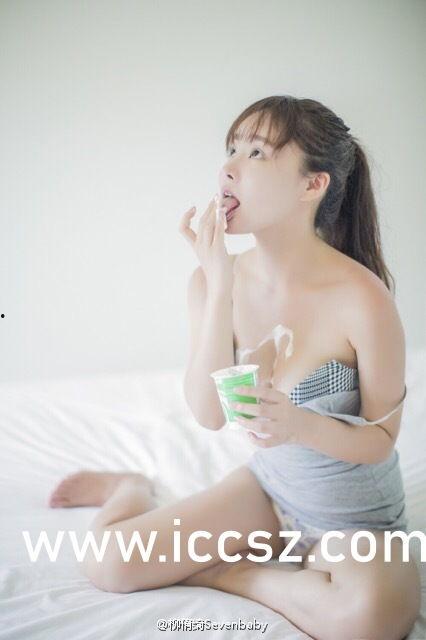 高叉丝袜无内无圣光,高叉丝袜无内无圣光，性感魅力一触即发